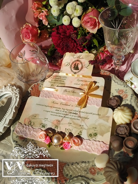Torta alakú esküvői meghívóBridgerton esküvőre
