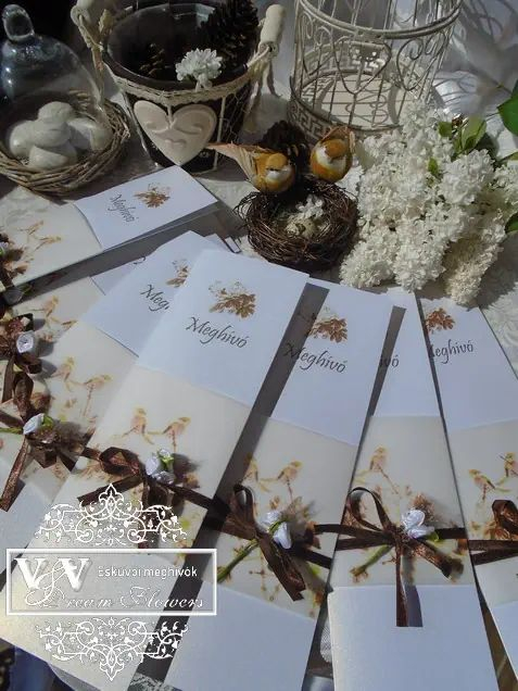 ESKÜVŐI MEGHÍVÓ MADARAKKAL KELETI STÍLUSÚ GRAFIKÁVAL
