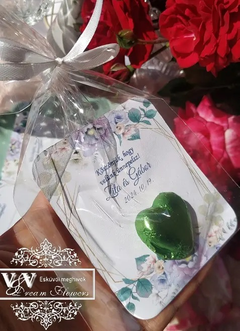 CSOKOLÁDÉSZÍV KÖSZÖNETAJÁNDÉK GREENERY MINTA LILA RÓZSÁVAL